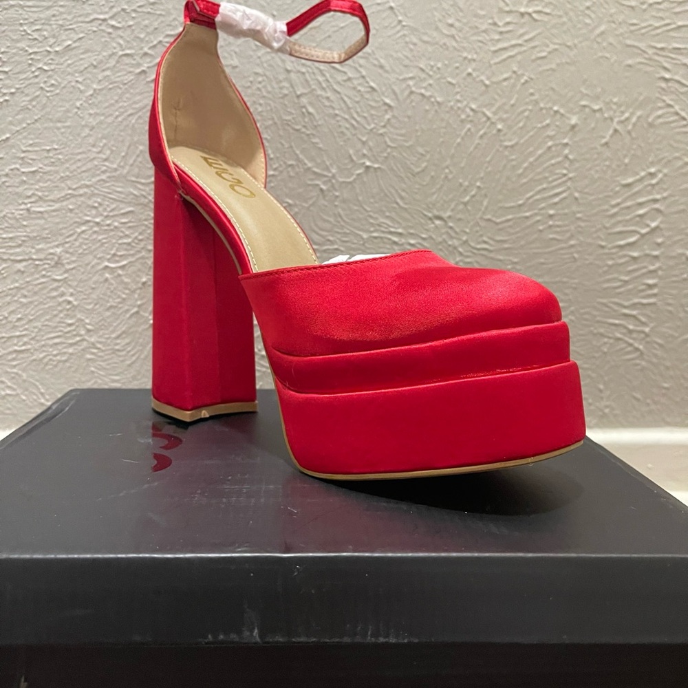 Red platform heels 👠